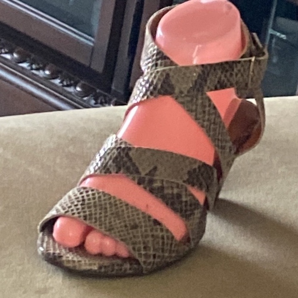 Clarks Ranae Estelle Snakeskin print with stack heel & open toe size 7 - Picture 2 of 16